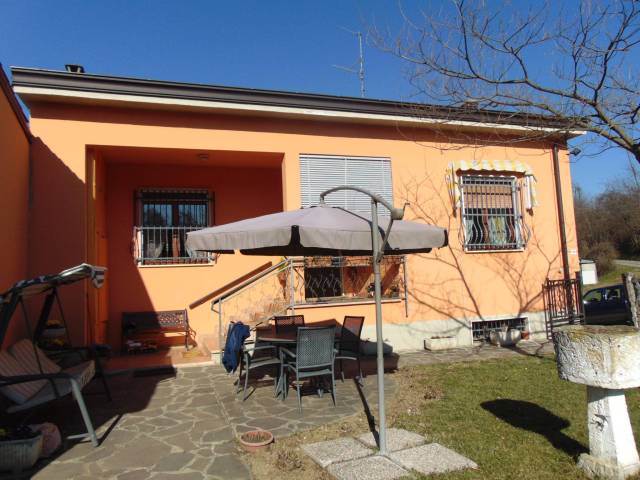 casa indipendente in vendita a Carpaneto Piacentino in zona Rezzano
